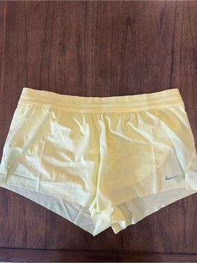 Nike Swift Women’s Running Shorts XL Butter Yellow Dri-FIT Lightweight Athletic